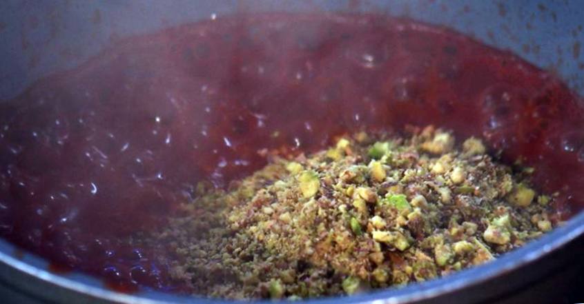 Рецепт Филе трески с зелёной фасолью и томатно-фисташковым соусом  шаг-4