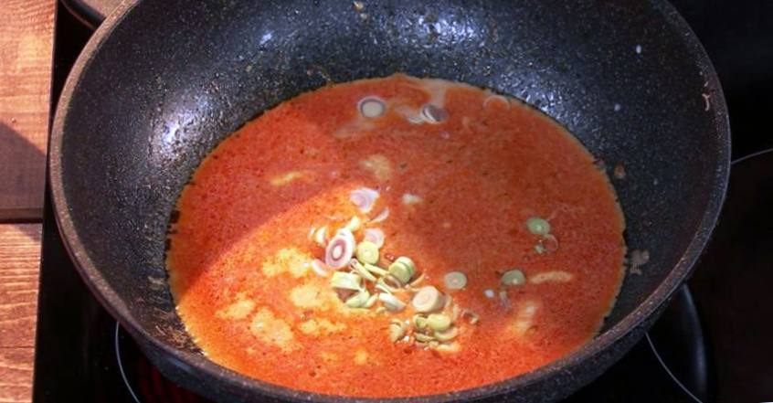Рецепт Хой Маленг Саппарот. Красный карри из мидий с ананасом шаг-3
