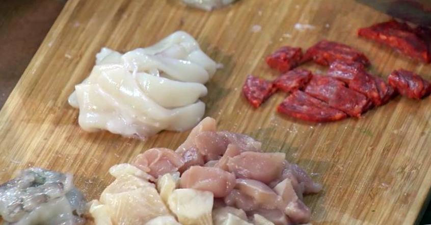Рецепт Испанская паэлья с курицей и морепродуктами шаг-1