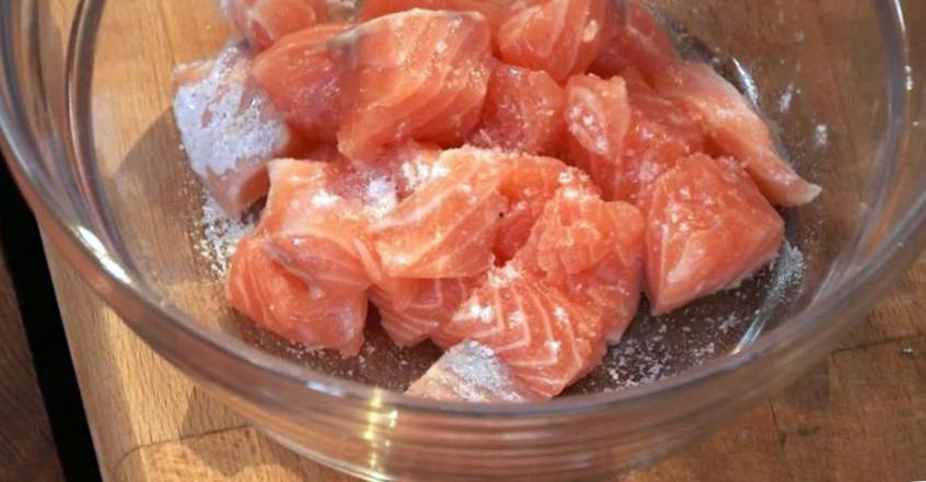 Рецепт Кальмар с муссом из лосося под вишневым соусом шаг-1