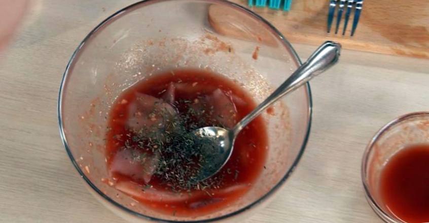 Рецепт Кальмары в томатном соусе с рисовой лапшой  шаг-4
