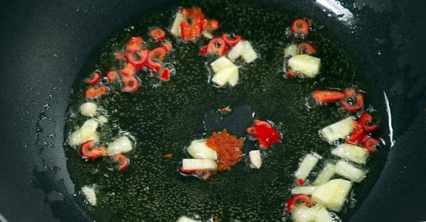Рецепт Креветки в соусе на основе кокосового молока и красного карри шаг-5