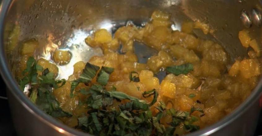 Рецепт Лосось в соусе терияки с кнелями из ананаса и мяты  шаг-4