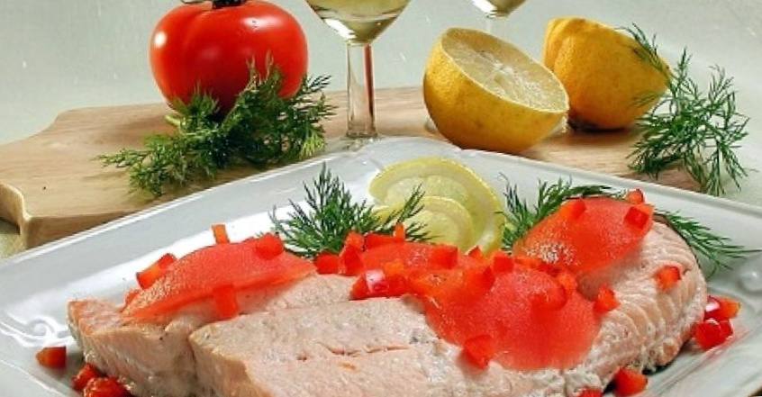 Рецепт Паровая форель с помидорами шаг-1