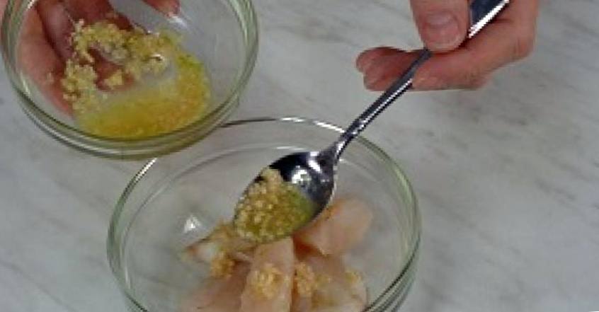 Рецепт Рыба в кунжуте с манговым соусом шаг-1