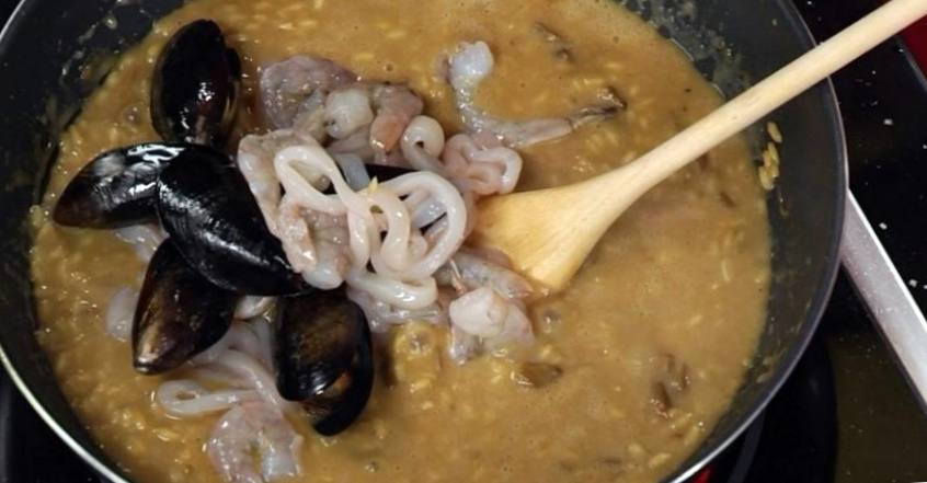 Рецепт Ризотто с морепродуктами и белыми грибами шаг-6