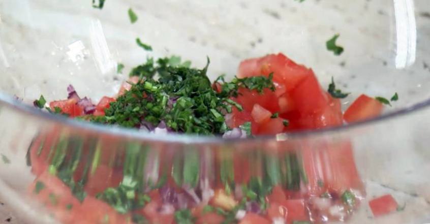 Рецепт Тальята из тунца с сальсой и салатом шаг-1