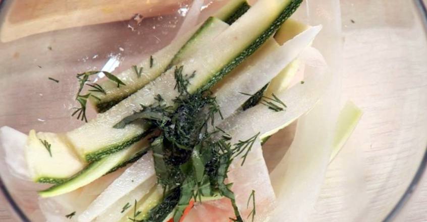 Рецепт Татаки из тунца с овощными лентами  шаг-4