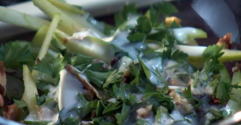 Рецепт Треска под маринадом и салат из сельдерея шаг-6