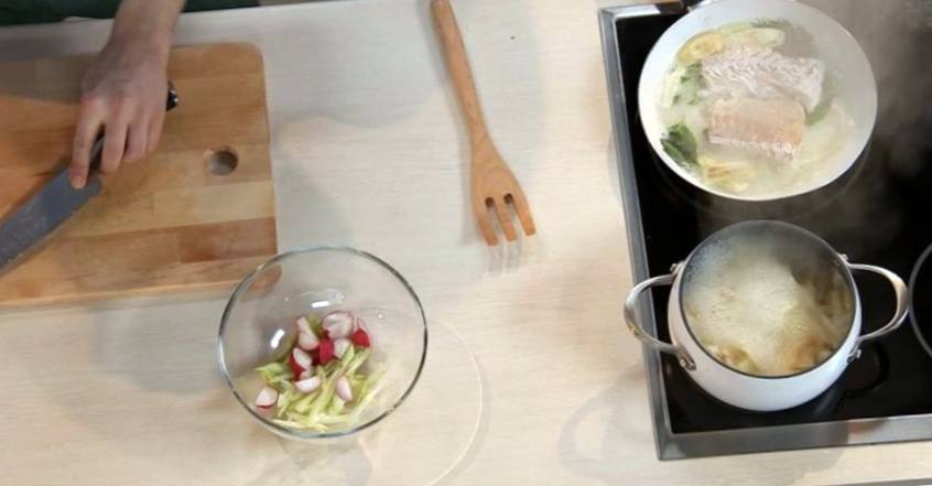 Рецепт Треска с пюре из сельдерея и легким салатом  шаг-4