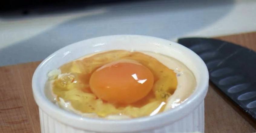 Рецепт Яйцо-брюле с копчёным лососем  шаг-2