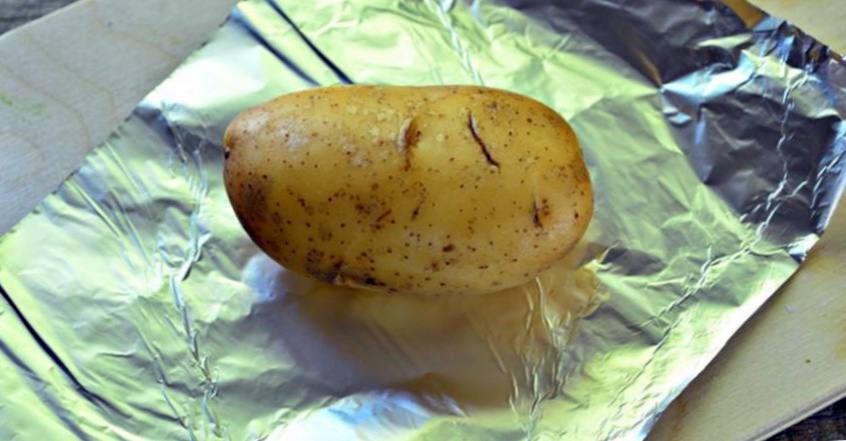 Рецепт Запечённый картофель с мидиями и чёрной икрой шаг-1