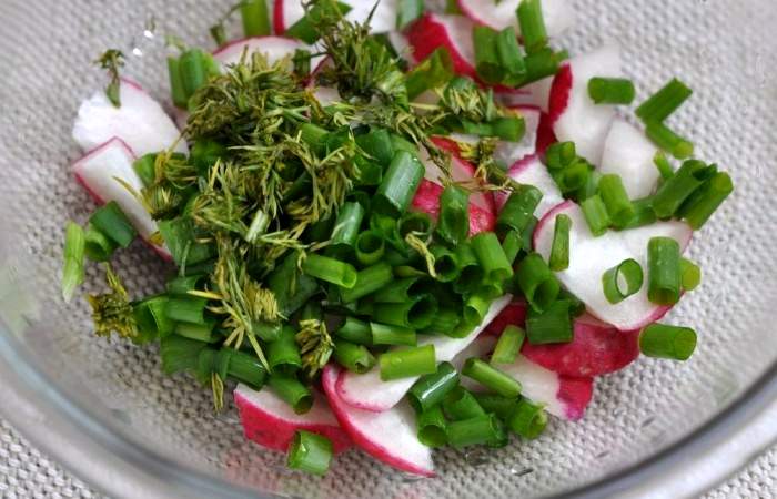 Рецепт Картофельный салат с редисом и яйцами шаг-1