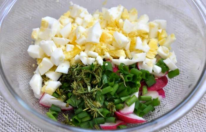 Рецепт Картофельный салат с редисом и яйцами  шаг-2