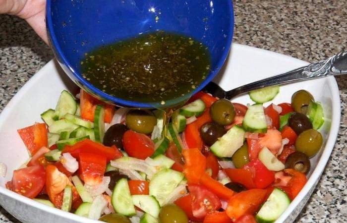Рецепт Классический греческий салат шаг-10