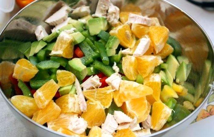 Рецепт Куриный салат с авокадо и болгарским перцем  шаг-4