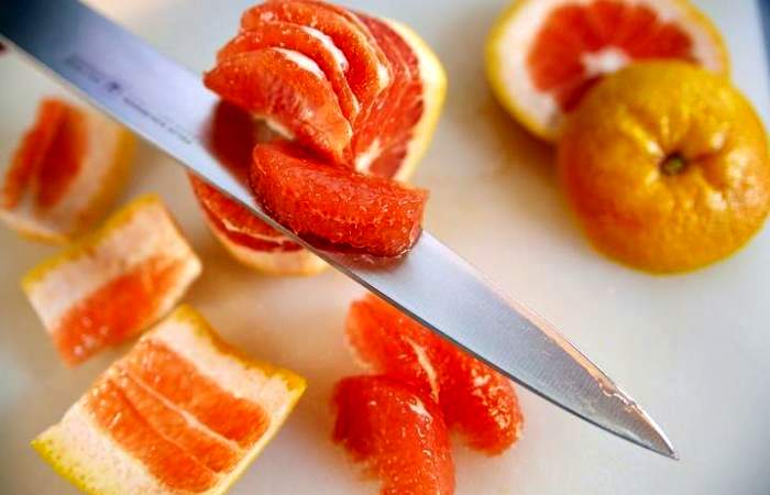 Рецепт Легкий фруктовый салат с ягодами в мятном сиропе шаг-7