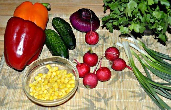 Рецепт Легкий салат из свежих овощей шаг-1