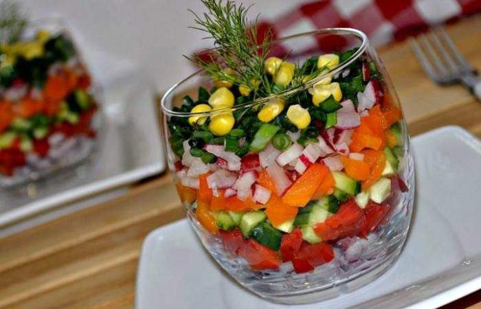 Рецепт Легкий салат из свежих овощей шаг-3