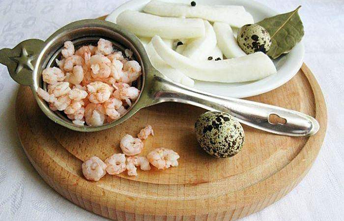 Рецепт Морской салат с креветками и кальмарами шаг-3