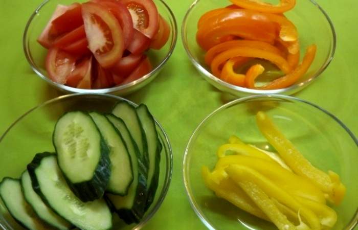Рецепт Овощной салат-нарезка «Петух" шаг-3