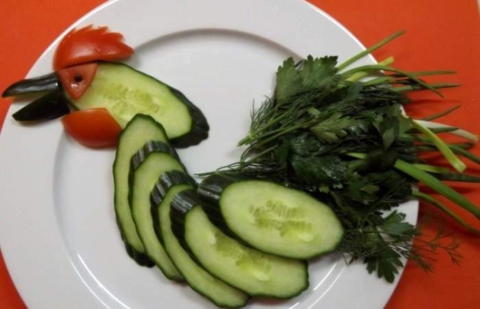 Рецепт Овощной салат-нарезка «Петух" шаг-5