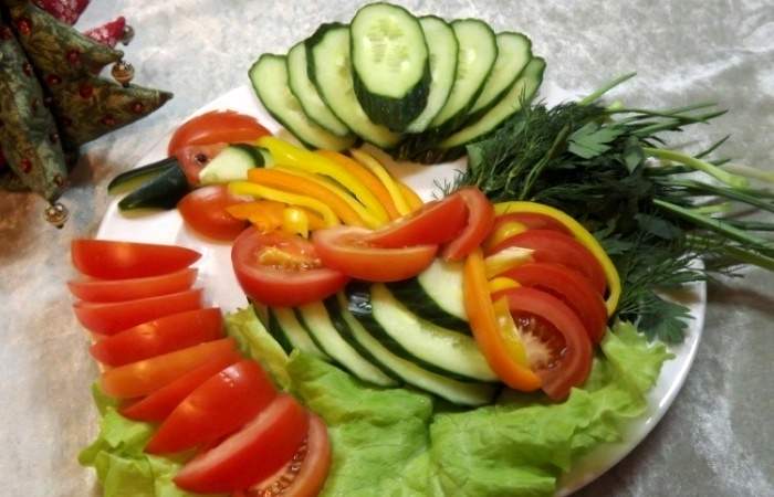 Рецепт Овощной салат-нарезка «Петух" шаг-7