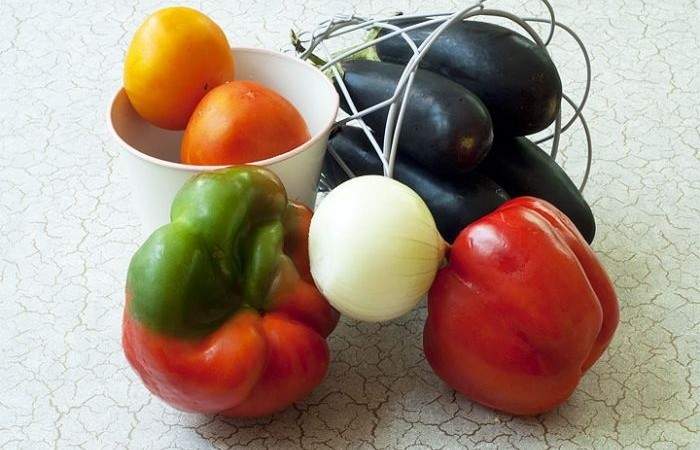 Рецепт Овощной салат из баклажанов шаг-1