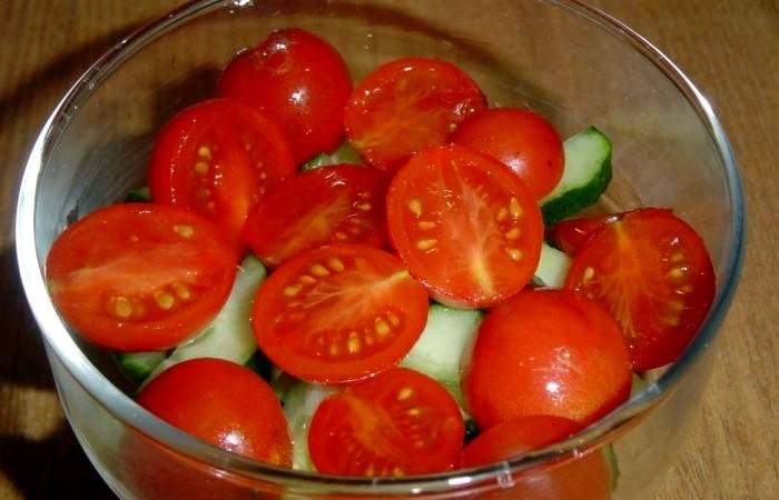 Рецепт Овощной салат с брынзой и грецкими орехами  шаг-4