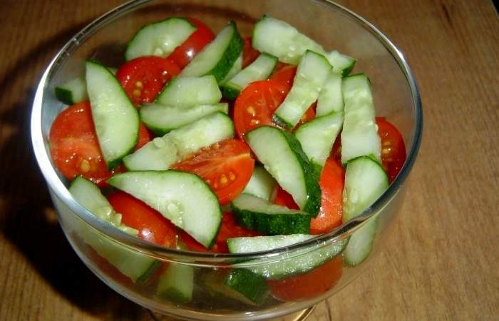 Рецепт Овощной салат с брынзой и грецкими орехами шаг-5