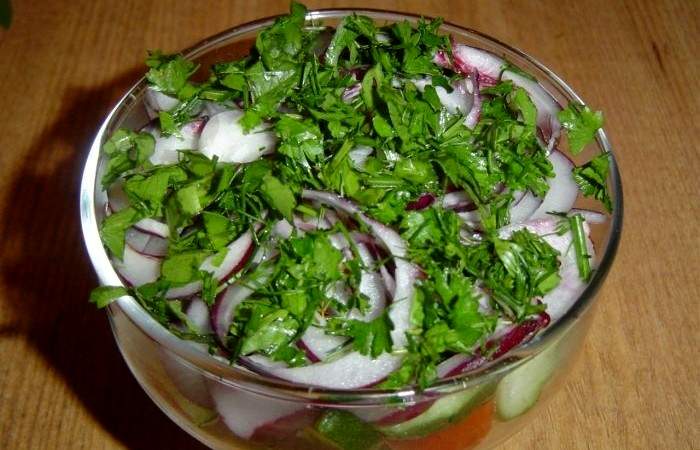 Рецепт Овощной салат с брынзой и грецкими орехами шаг-7