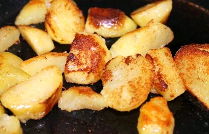 Рецепт Овощной салат с жареным картофелем и пекинской капустой шаг-1