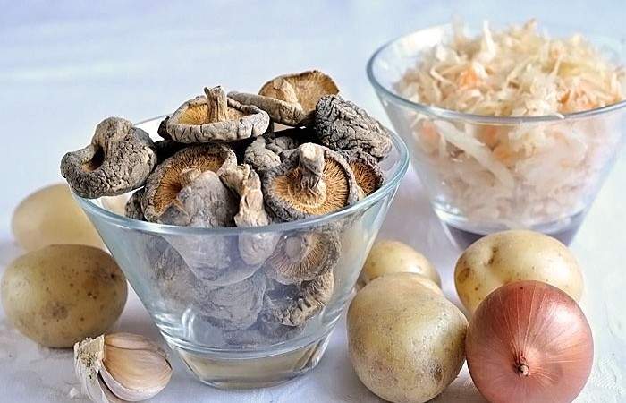 Рецепт Постный салат с грибами, картофелем и квашеной капустой шаг-1