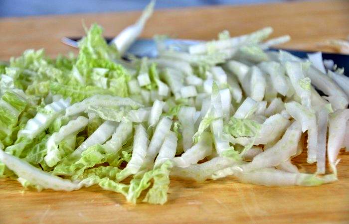 Рецепт Простой салат из пекинской капусты шаг-1