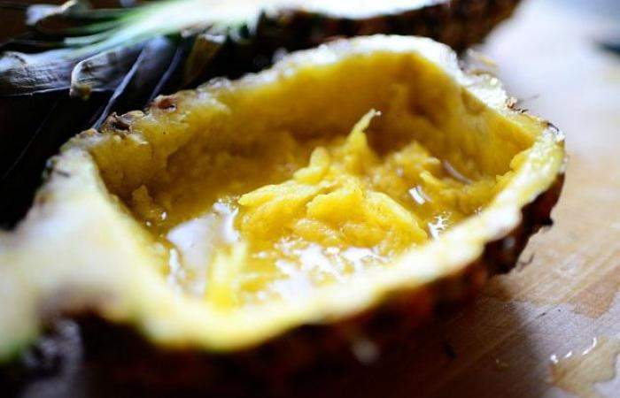 Рецепт Салат из фруктов в ананасе шаг-3