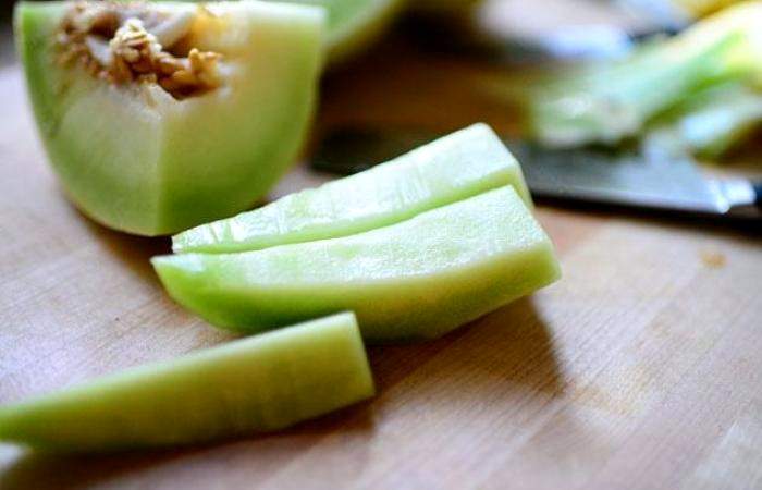 Рецепт Салат из фруктов в ананасе шаг-5