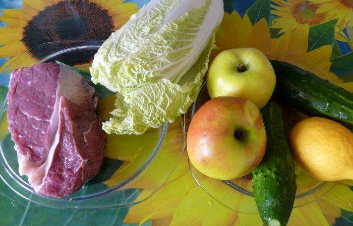 Рецепт Салат из говядины с яблоками шаг-1