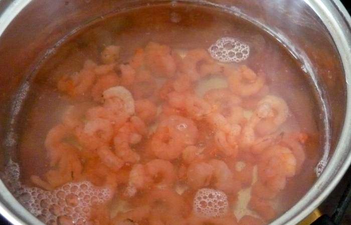 Рецепт Салат из клубники с креветками шаг-1