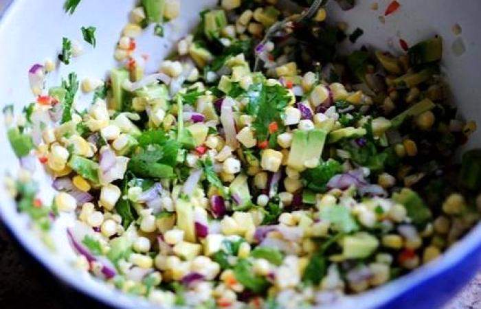 Рецепт Салат из кукурузы с авокадо шаг-12