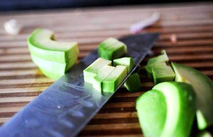 Рецепт Салат из кукурузы с авокадо  шаг-4