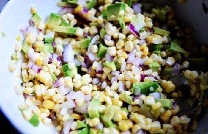 Рецепт Салат из кукурузы с авокадо шаг-7