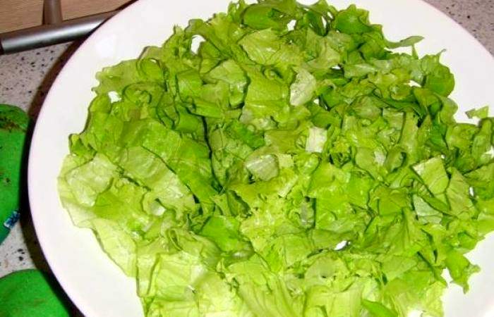 Рецепт Салат из курицы с помидорами и сыром  шаг-2