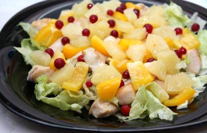 Рецепт Салат из куриного филе с ананасами шаг-5