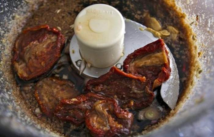 Рецепт Салат из макарон с рукколой и соусом  шаг-4