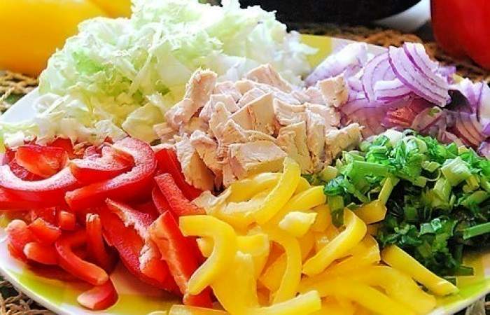 Рецепт Салат из овощей и курицы  шаг-4