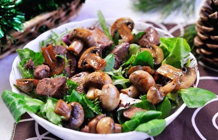 Рецепт Салат из печени и грибов шаг-5