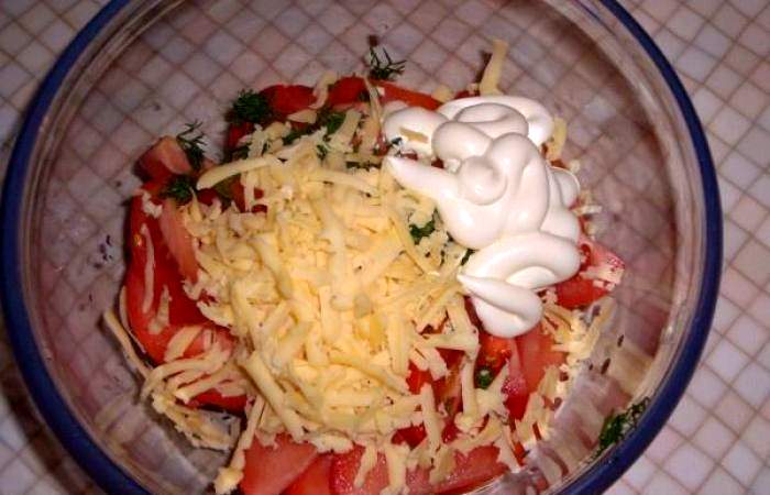 Рецепт Салат из помидоров с сыром шаг-5