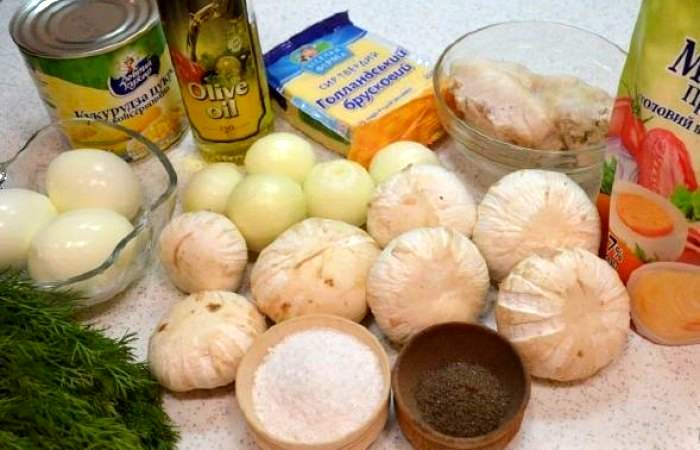 Рецепт Салат из шампиньонов, курицы и кукурузы в виде елки шаг-1