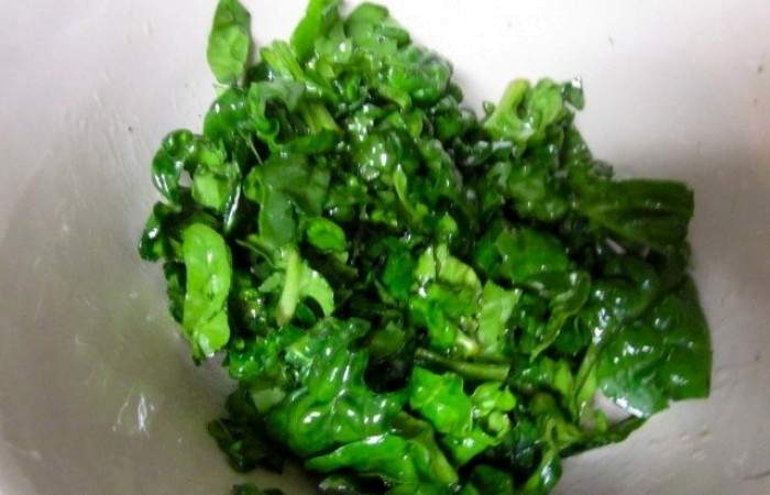 Рецепт Салат из шпината с маринованным редисом шаг-8