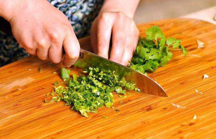 Рецепт Салат из свежей капусты и огурцов шаг-10
